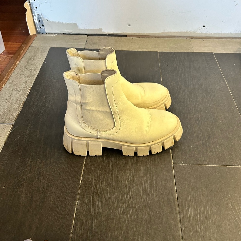 L'INTERVALLE Cream Combat Boots